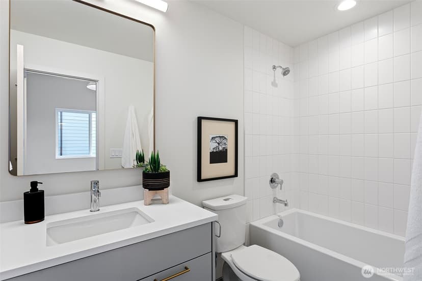 Property photo for 8039 Wallingford Avenue N #C, Seattle photo 25