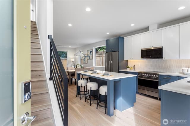 Property photo for 8039 Wallingford Avenue N #C, Seattle photo 3
