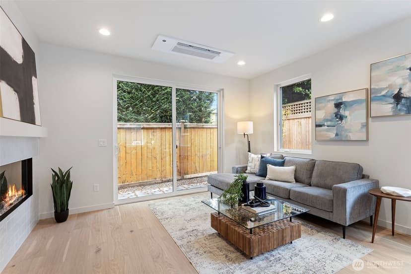 Property photo for 8039 Wallingford Avenue N #C, Seattle photo 12