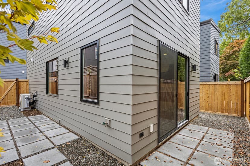 Property photo for 8039 Wallingford Avenue N #C, Seattle photo 28