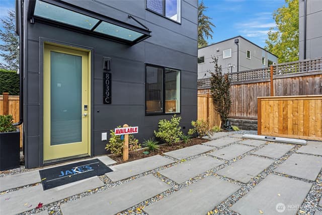 Property photo for 8039 Wallingford Avenue N #C, Seattle photo 2