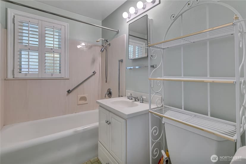Property photo for 11752 20th Avenue NE, Seattle photo 21