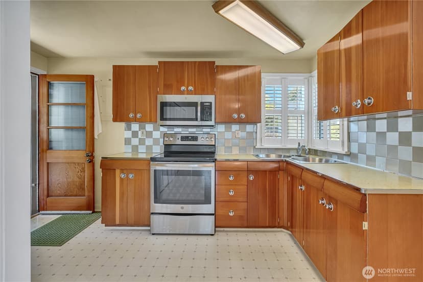 Property photo for 11752 20th Avenue NE, Seattle photo 11