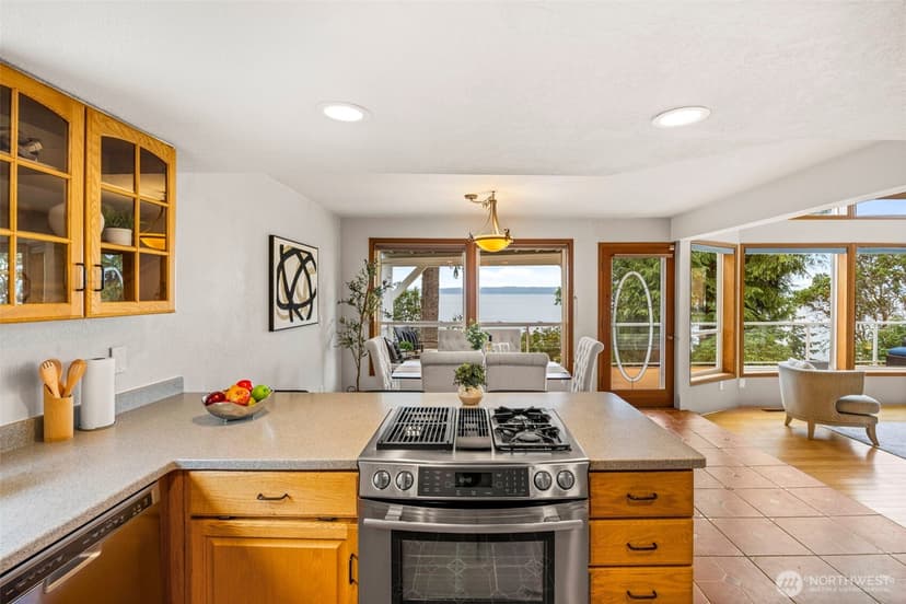 Property photo for 12205 Shorewood Drive SW, Burien photo 9