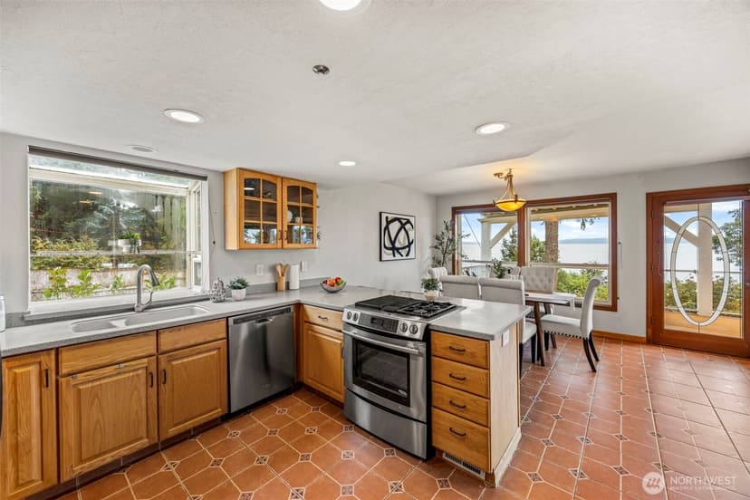 Property photo for 12205 Shorewood Drive SW, Burien photo 10