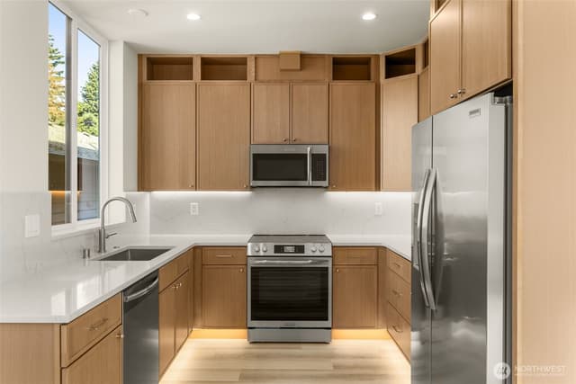Property photo for 10331 B Ashworth Avenue N, Seattle photo 2