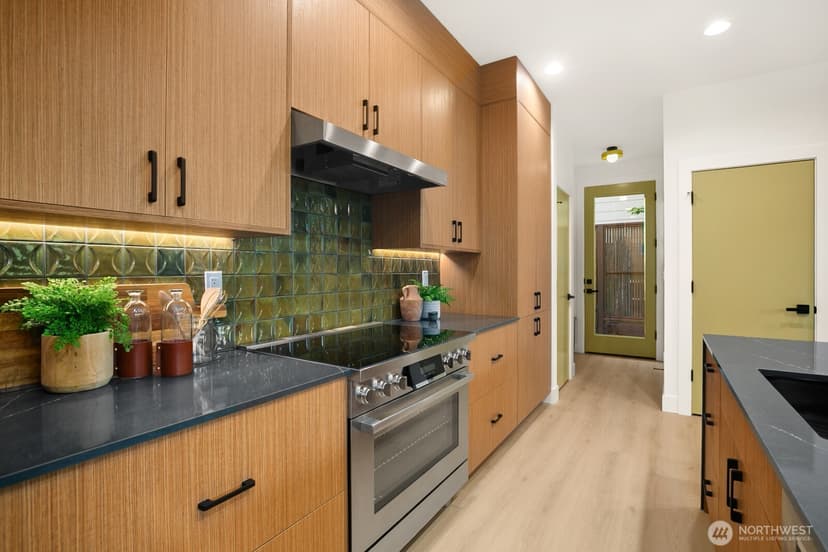 Property photo for 5053 35th Avenue SW, Seattle photo 6