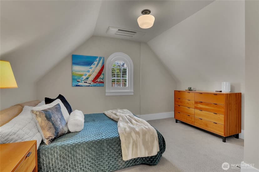 Property photo for 1612 5th Avenue N, Seattle photo 18