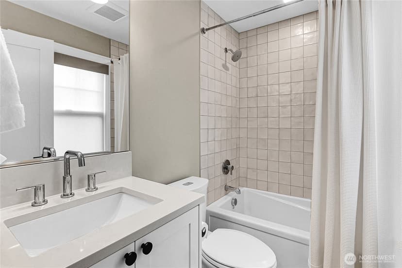 Property photo for 1612 5th Avenue N, Seattle photo 19