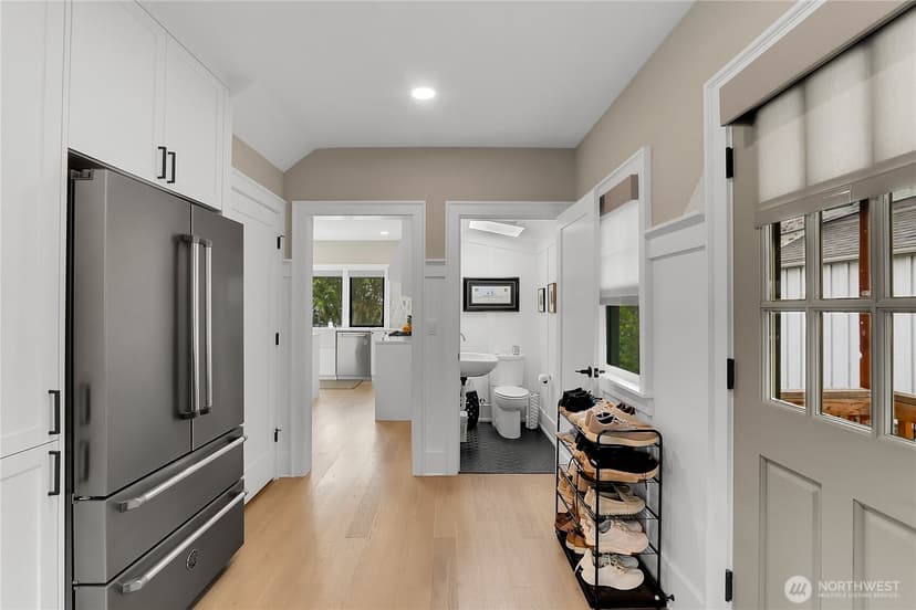 Property photo for 1612 5th Avenue N, Seattle photo 13