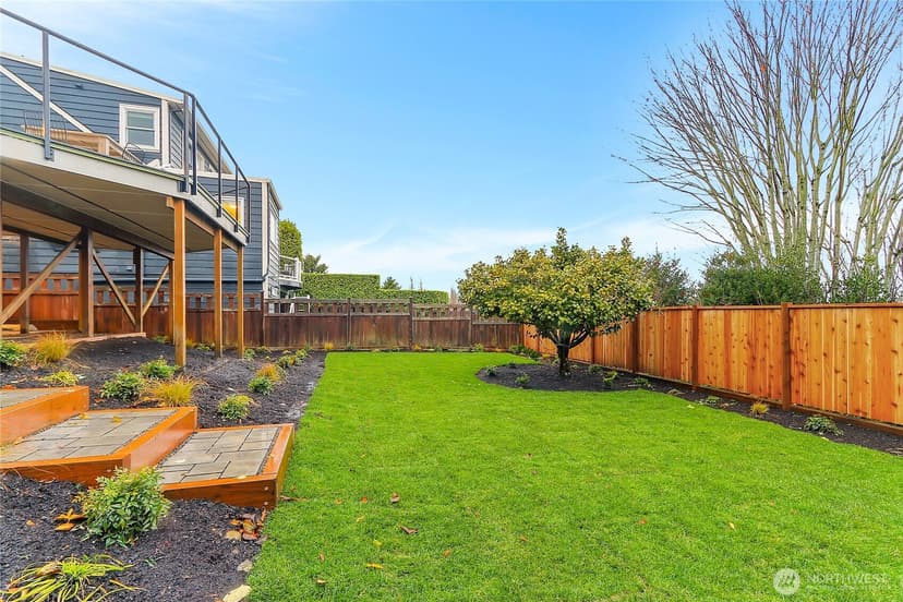 Property photo for 1612 5th Avenue N, Seattle photo 6