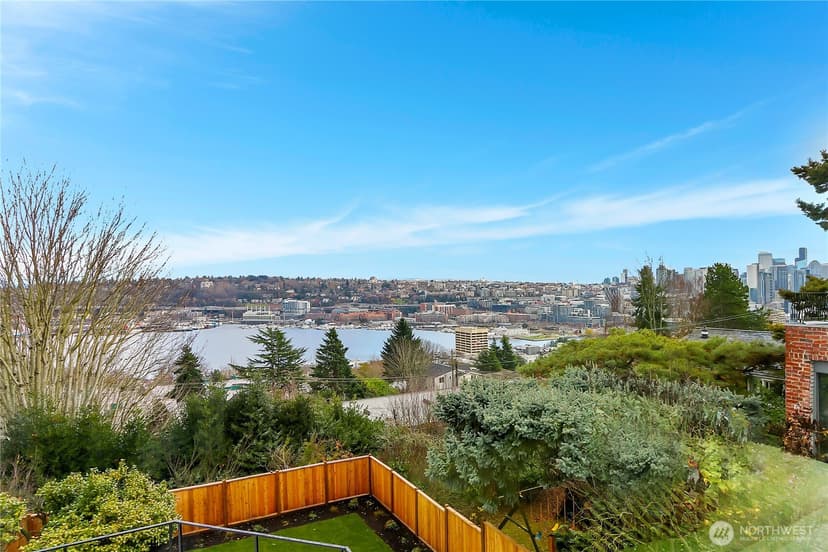 Property photo for 1612 5th Avenue N, Seattle photo 7