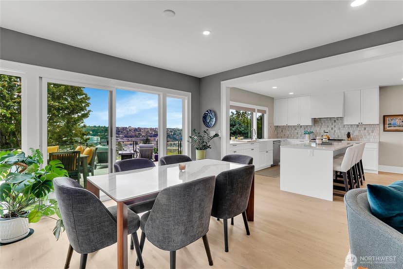 Property photo for 1612 5th Avenue N, Seattle photo 11