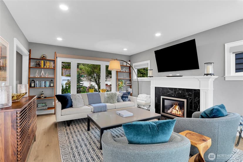 Property photo for 1612 5th Avenue N, Seattle photo 4
