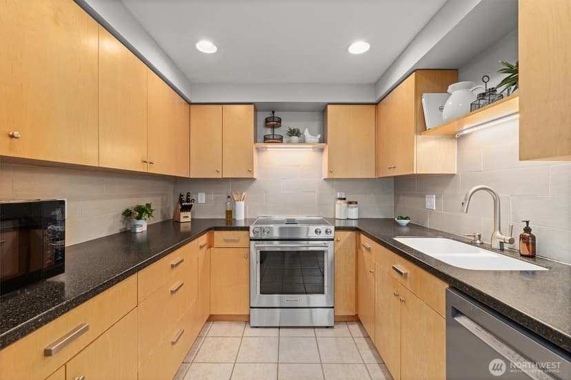 Property photo for 8225 212th Street SW #304, Edmonds photo 4
