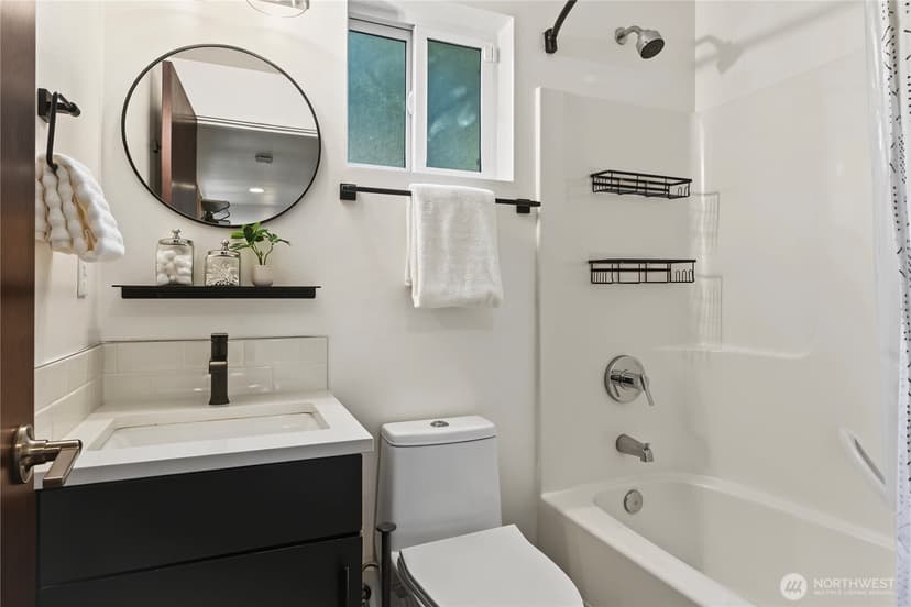 Property photo for 6534 42nd Avenue SW #B, Seattle photo 4