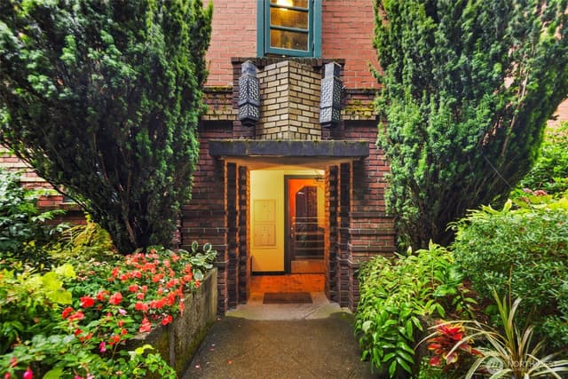 Property photo for 2717 Franklin Avenue E #102, Seattle photo 3