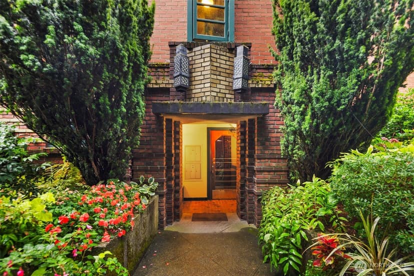 Property photo for 2717 Franklin Avenue E #102, Seattle photo 3