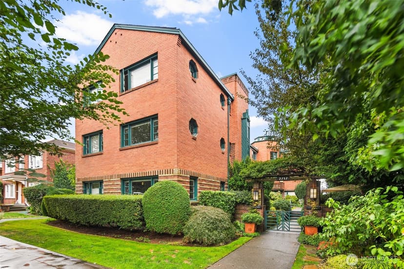 Property photo for 2717 Franklin Avenue E #102, Seattle