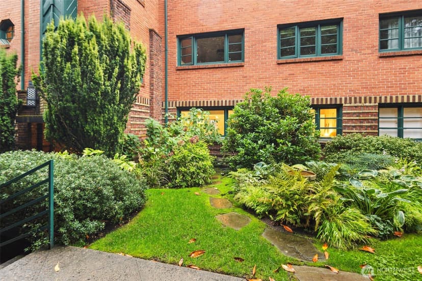 Property photo for 2717 Franklin Avenue E #102, Seattle photo 24