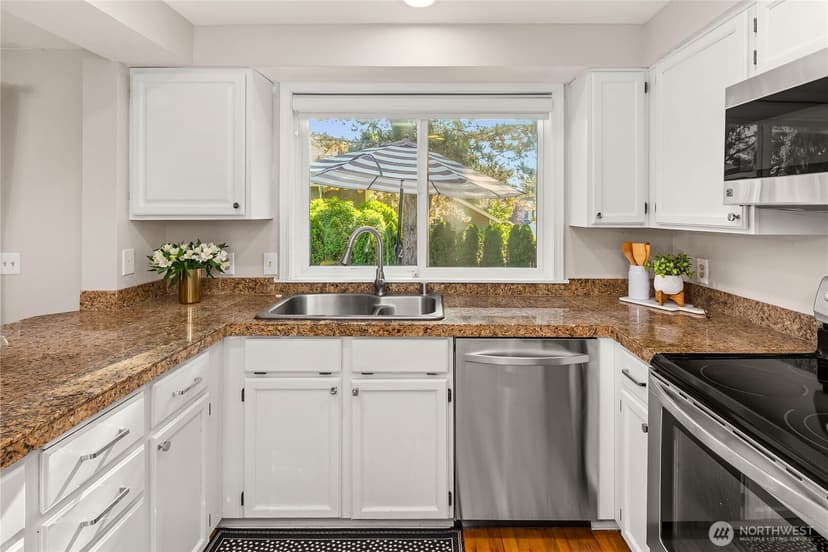 Property photo for 24201 38th Place SE, Sammamish photo 12