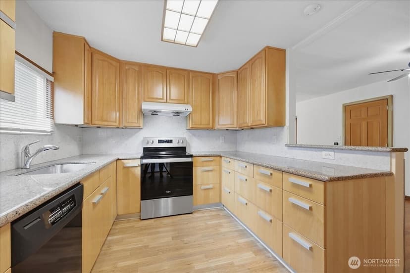 Property photo for 11330 E Riverside Drive #40, Bothell photo 8