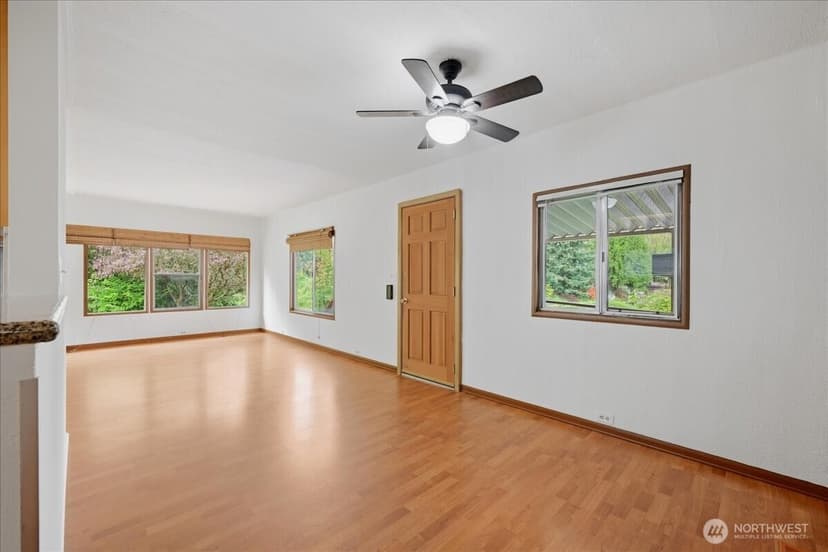 Property photo for 11330 E Riverside Drive #40, Bothell photo 7