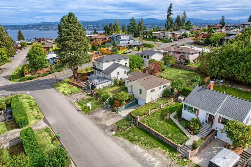 Property photo for 10808 Lake Ridge Drive S, Seattle photo 16