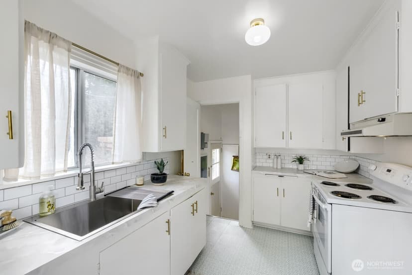 Property photo for 10808 Lake Ridge Drive S, Seattle photo 12