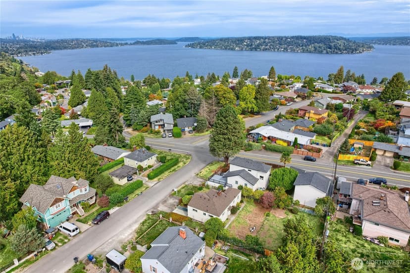Property photo for 10808 Lake Ridge Drive S, Seattle photo 17