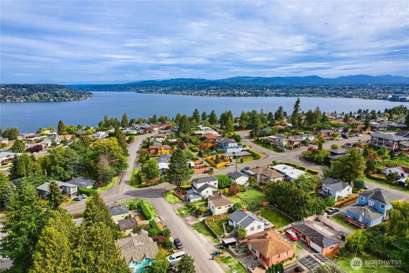 Property photo for 10808 Lake Ridge Drive S, Seattle photo 19