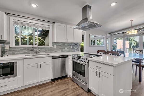 Property photo for 8022 S 112 Street, Seattle photo 5