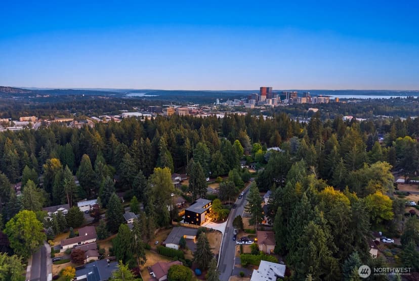 Property photo for 2908 129th Avenue NE, Bellevue photo 4