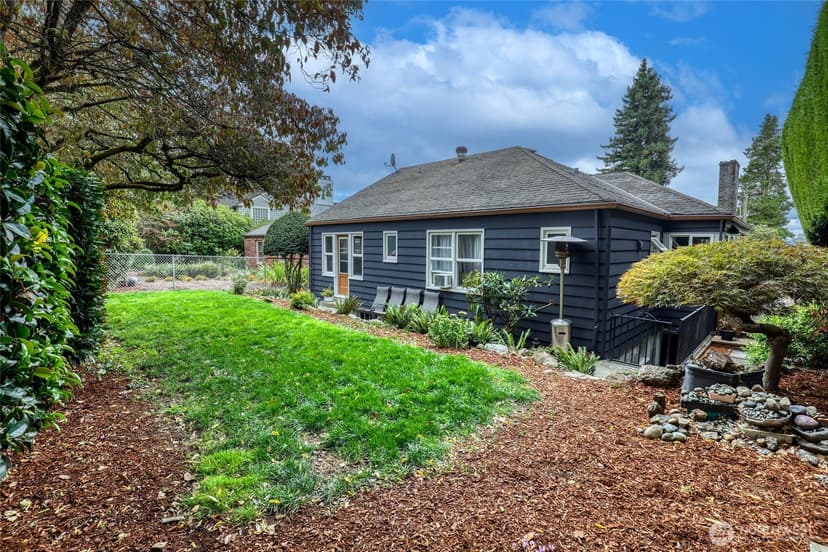 Property photo for 916 Harvard Avenue E, Seattle photo 24