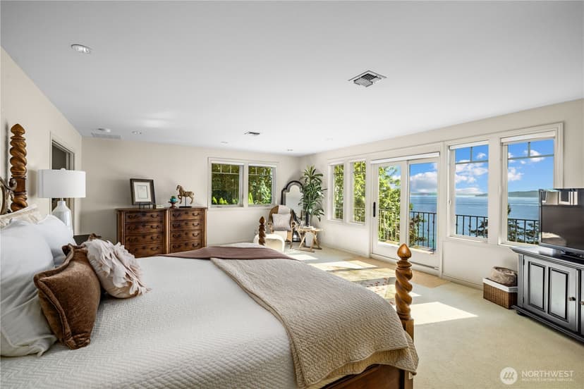Property photo for 2555 Magnolia Boulevard W, Seattle photo 16