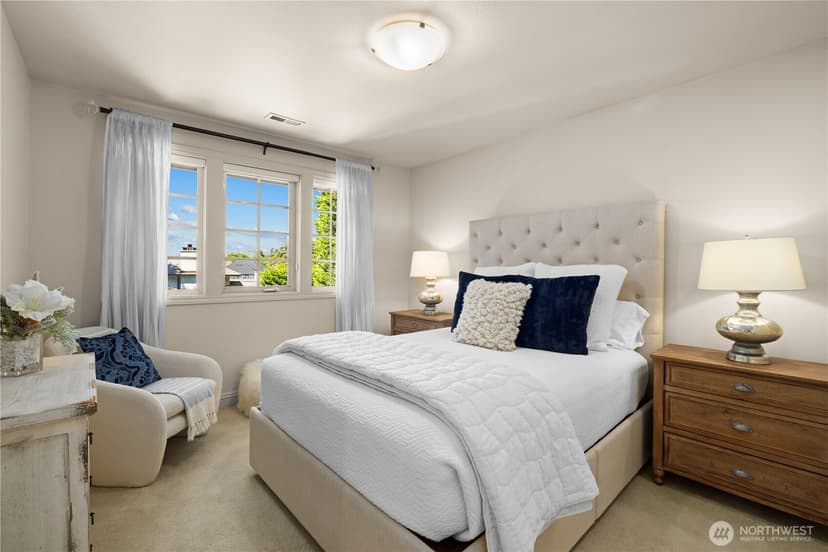 Property photo for 2555 Magnolia Boulevard W, Seattle photo 20