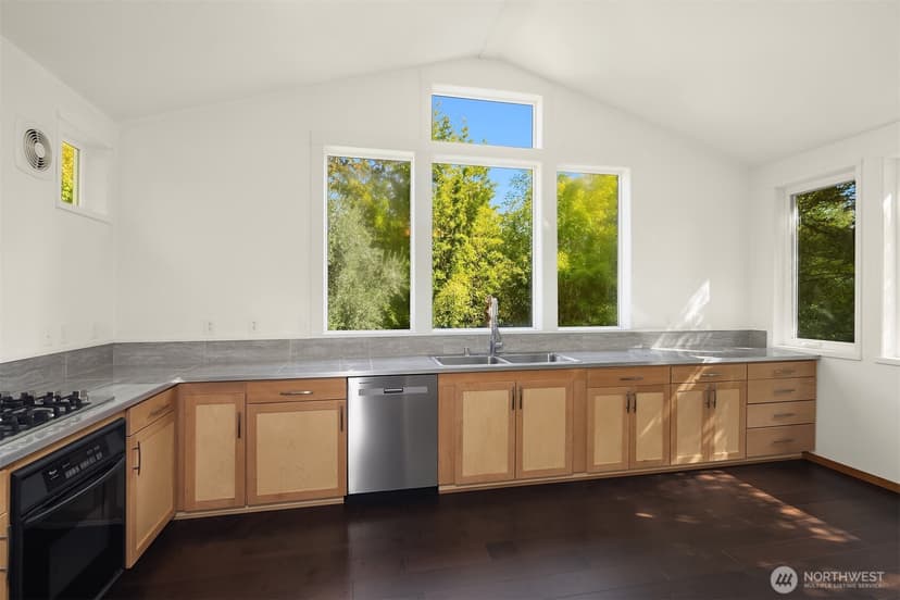 Property photo for 4520 47th Avenue S, Seattle photo 4