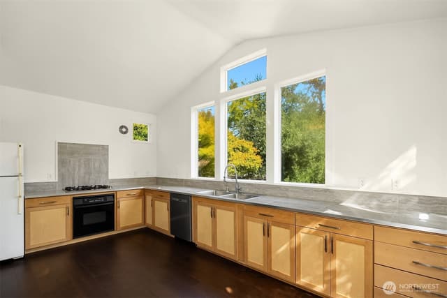 Property photo for 4520 47th Avenue S, Seattle photo 5