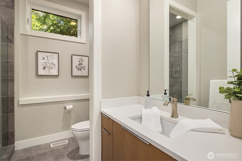 Property photo for 12409 68th Avenue NE, Kirkland photo 14