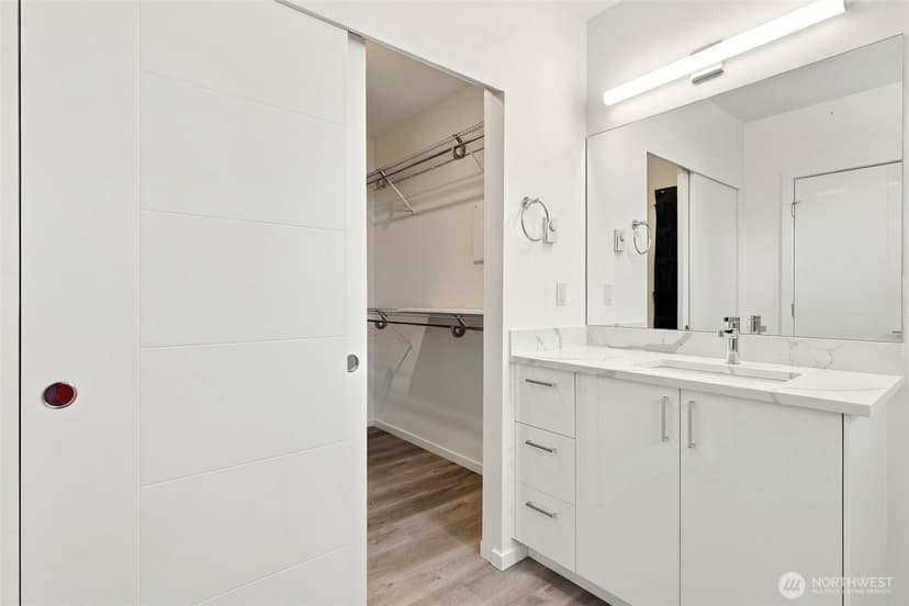 Property photo for 1039 S Cloverdale Street #A, Seattle photo 19