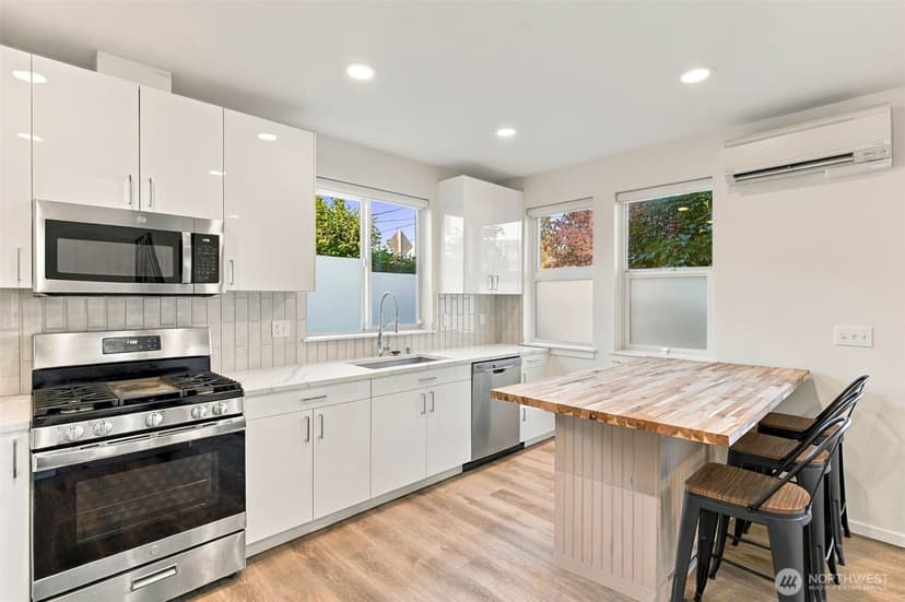 Property photo for 1039 S Cloverdale Street #A, Seattle photo 11
