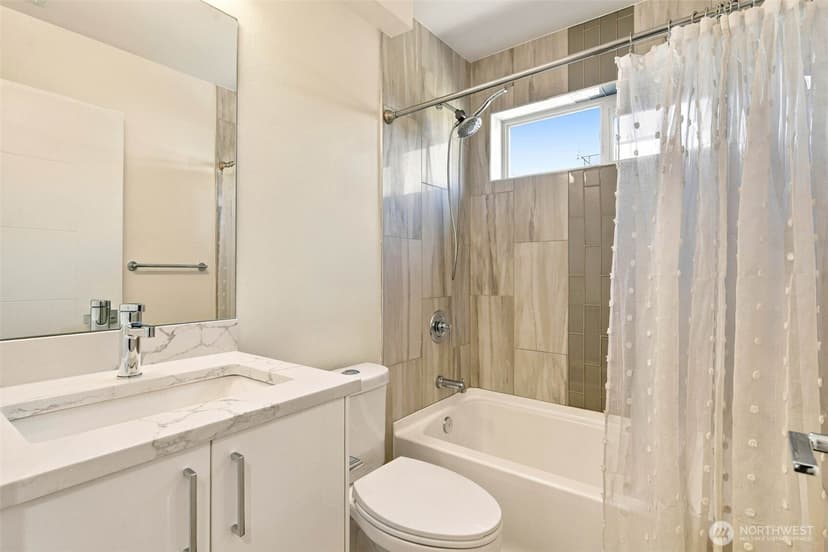 Property photo for 1039 S Cloverdale Street #A, Seattle photo 15