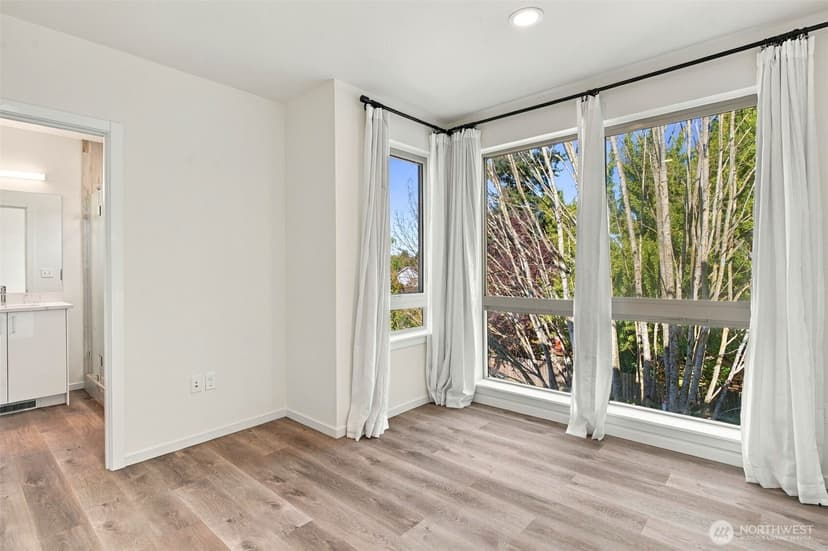 Property photo for 1039 S Cloverdale Street #A, Seattle photo 17