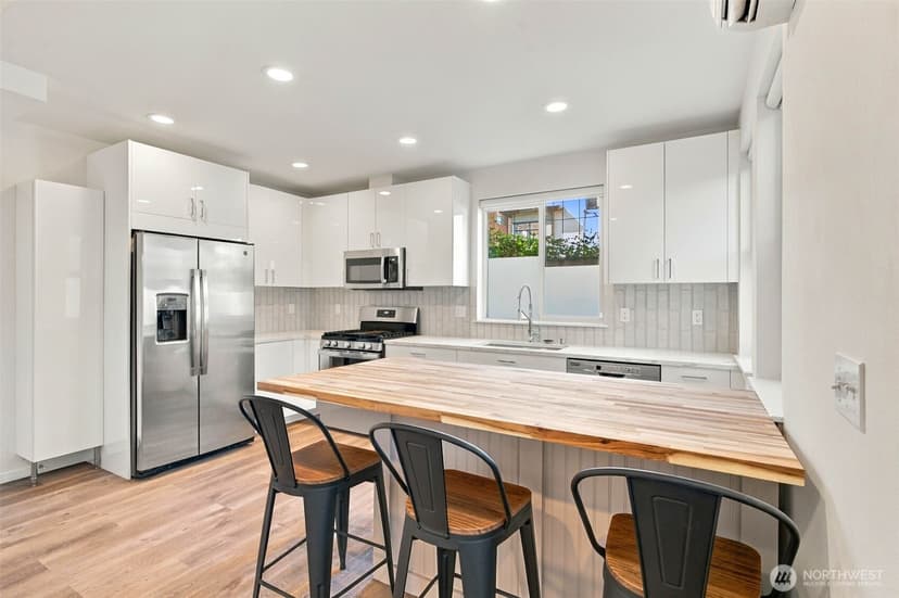 Property photo for 1039 S Cloverdale Street #A, Seattle photo 10