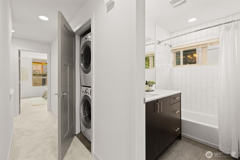 Property photo for 3817 Gilman Avenue W, Seattle photo 16