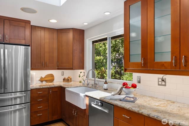 Property photo for 8618 NE 143rd Street, Kirkland photo 4