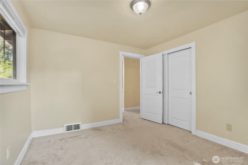 Property photo for 8003 NE 203rd Street, Kenmore photo 11