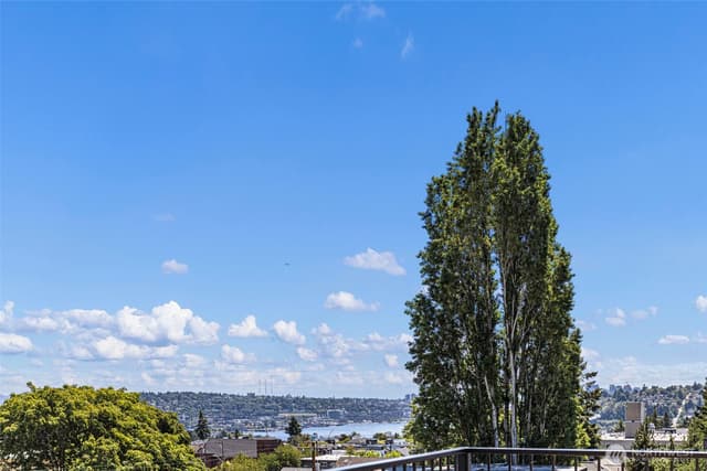 Property photo for 4430 Dayton Avenue N, Seattle photo 3