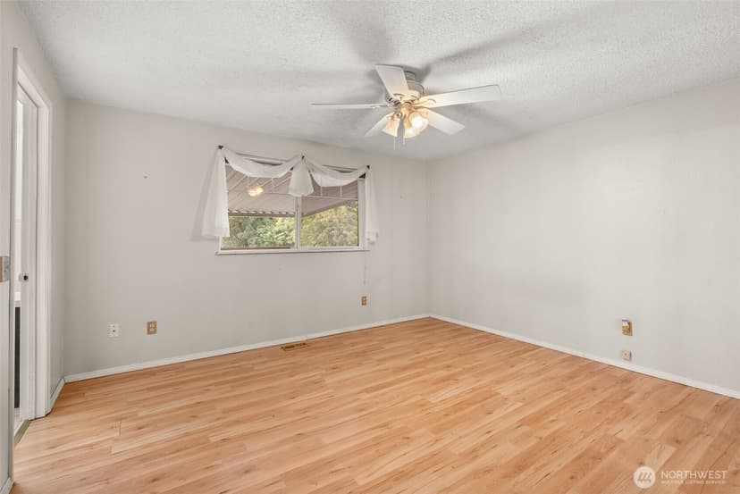 Property photo for 13708 SE 268th Street, Kent photo 8