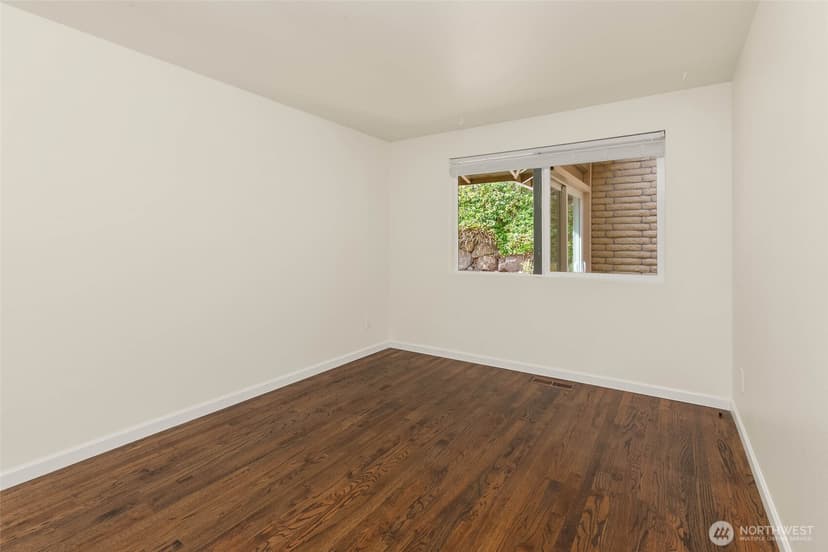 Property photo for 1635 180th Avenue NE, Bellevue photo 11